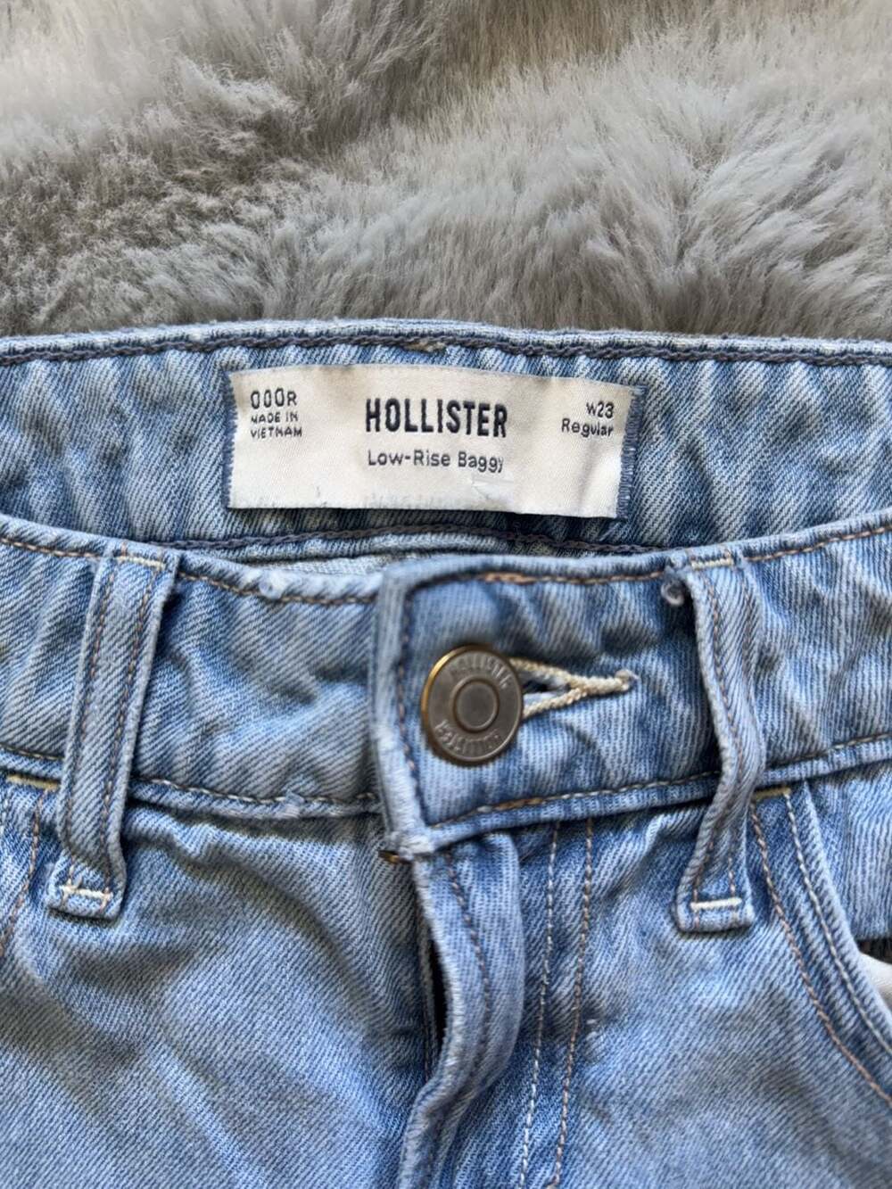 Y2K Style Hollister Low-Rise Baggy Light Wash Jeans - Picture 2 of 7